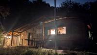 Hütte bei Nacht